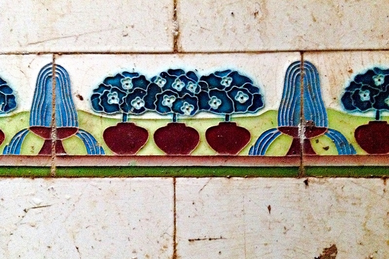 Decoración del antiguo balneario de Alzola