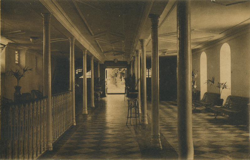 Fotografía de la sala de espera del Balneario de Alzola realizada por Fototipia Hauser y Menet (c. 1915)